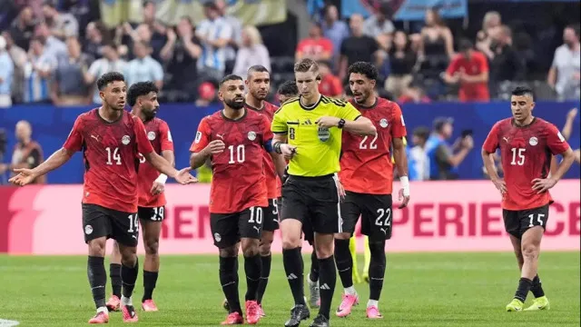 
                    Arbitragem da Fifa nega parcialidade em duelo Argentina x Egito
                
