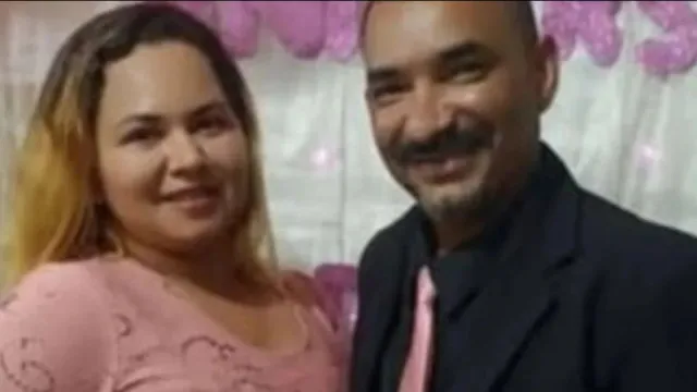 
                    Homem mata esposa e deixa recado ao filho antes de ser preso
                