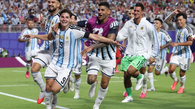 
                    Julián Álvarez faz golaço, Argentina ganha da Suíça na prorrogação e vai à semifinal da Copa
                
