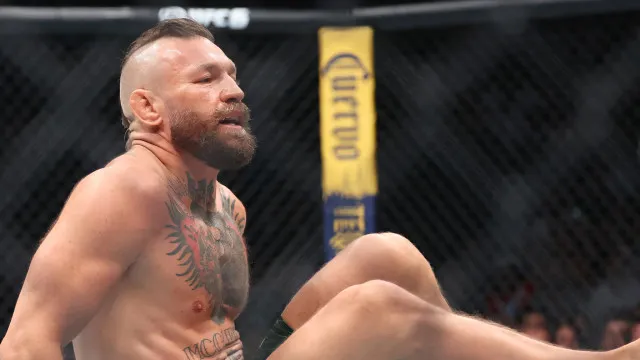 
                    McGregor retorna ao UFC após cinco anos, mas perde com 69 segundos para Holloway
                