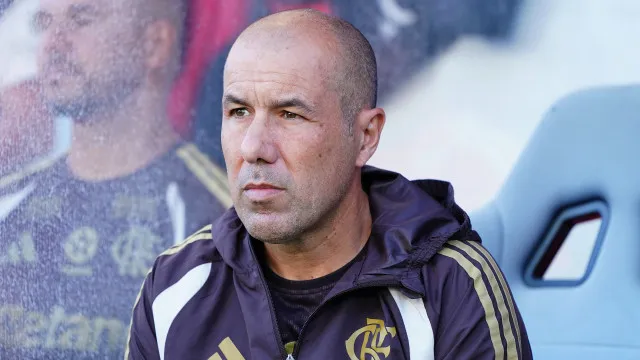 
                    Técnico do Flamengo detona membro do Benfica: “Os covardes fogem”
                