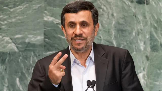 
                    Ex-presidente iraniano é colocado em prisão domiciliar, diz jornal
                