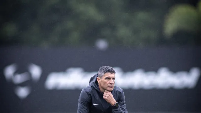 Pedro Emanuel promete tirar o Vasco da zona de rebaixamento