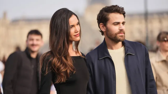 
                    Paul Wesley, da série 'The Vampire Diaries', se casa com modelo brasileira
                