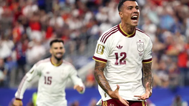 
                    Espanha arrasa a França e segue para a final da Copa do Mundo
                