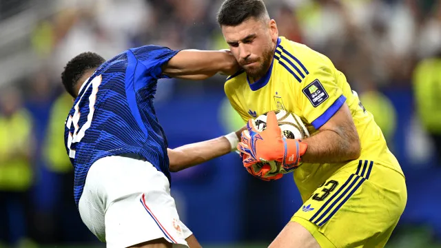 
                    Mbappé explode no fim do jogo e atitude contra Unai Simón viraliza
                