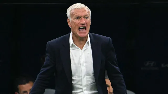 
                    Deschamps detona arbitragem após França cair diante da Espanha
                