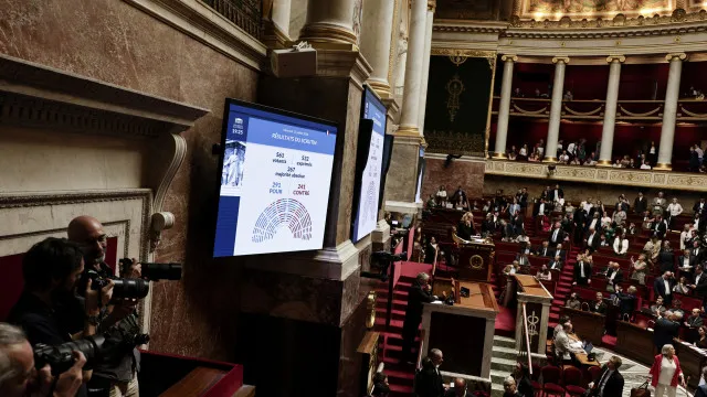 
                    França aprova lei que legaliza a eutanásia e o suicídio assistido
                