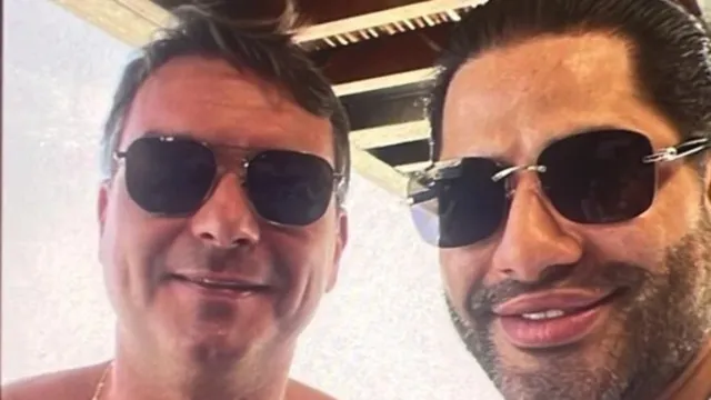 
                    Foto com 'capanga de Vorcaro' cria 