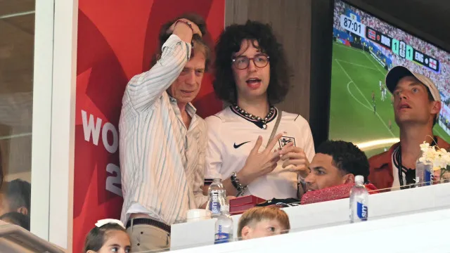 
                    Mick Jagger vê Inglaterra cair na Copa e revive piada de 'pé-frio'
                