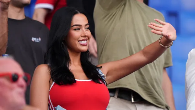 
                    Quem é Ashlyn Castro, namorada de Jude Bellingham, da seleção da Inglaterra
                