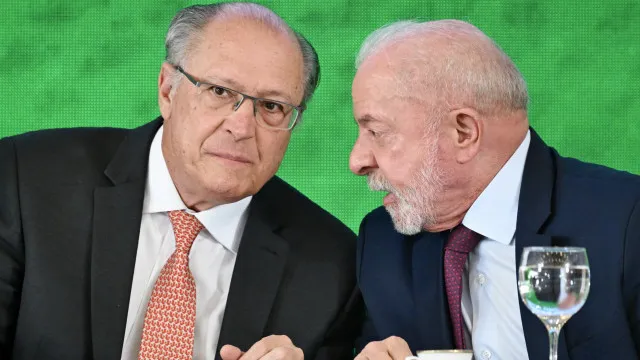 
                    Alckmin diz que Brasil usará reciprocidade em 'momento adequado' após novas tarifas dos EUA
                