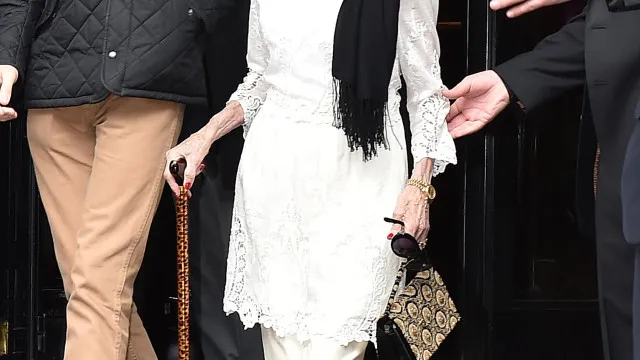 
                    Mãe de Kris Jenner, Mary Jo Shannon morre aos 91 anos
                