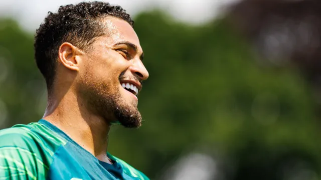 
                    Ex-Flamengo, João Gomes mudará de time na Inglaterra, diz jornal
                