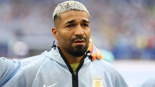 
                    Uruguaio que disputou a Copa é expulso pela 'lei Vini Jr.' no México
                