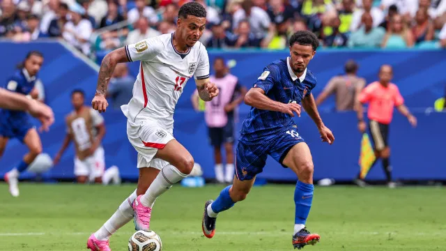 
                    Em jogo com 10 gols, Inglaterra confirma 3º lugar na Copa sobre a França
                
