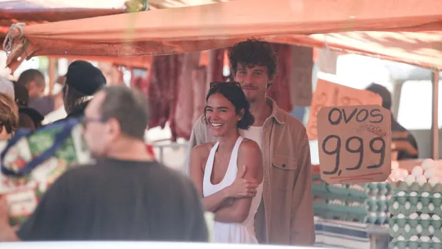 
                    Shawn Mendes fala sobre fase com Bruna Marquezine e diz estar 'construindo um lar'
                