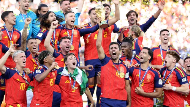 
                    Fifa e Espanha 'apagam' Trump de fotos oficiais da celebração pela conquista da Copa
                