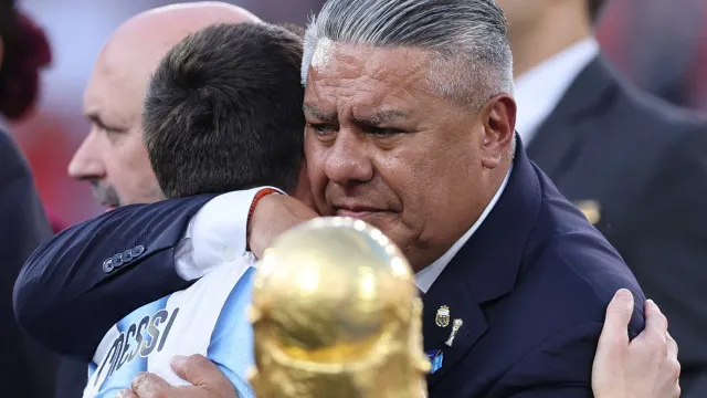 
                    Escândalo pós-Copa abala Argentina com fortuna, celulares e FBI; entenda
                