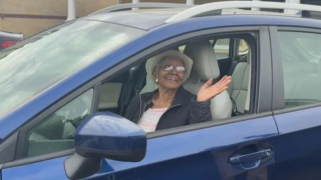 Aos 108 anos, Susan ainda dirige e vive sozinha. “Tentar cuidar de mim”