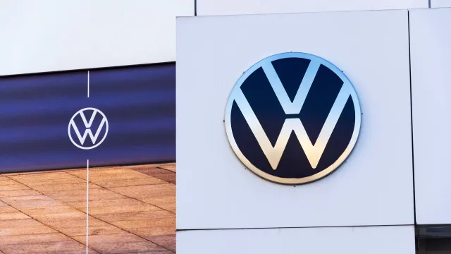 
                    Volkswagen em dificuldades: Receita desce e lucros tombam mais de 30%
                