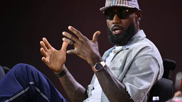 
                    LeBron James abala NBA e é arrasado por Trump: 
