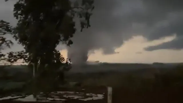 
                    Tornado atinge cidades do Rio Grande do Sul e deixa feridos
                