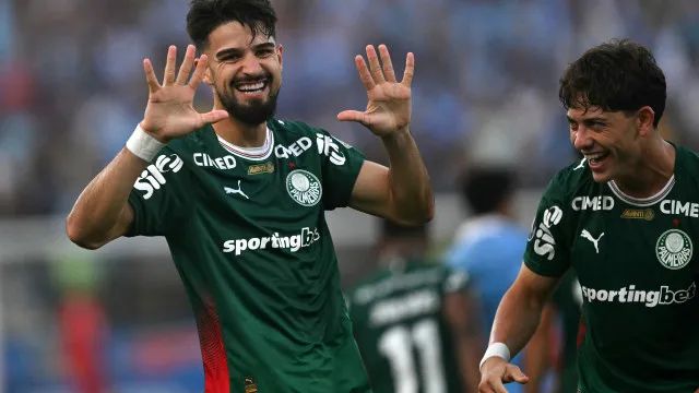 
                    Abel fica sem Paulinho, mas tem retorno crucial de Flaco
                