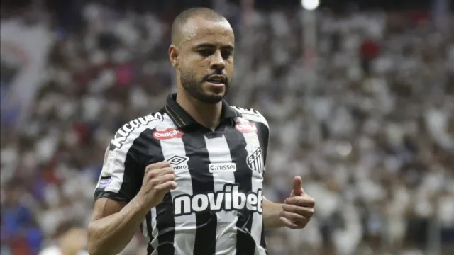 Mayke vai à Justiça contra o Santos e quer saída ainda nesta janela