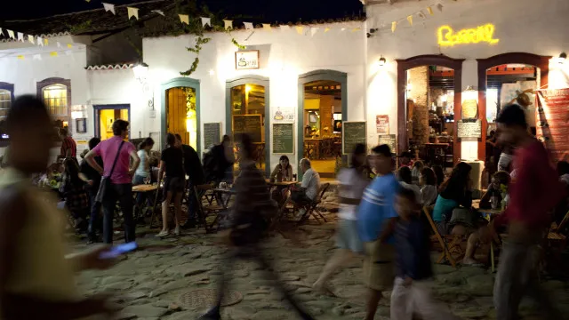 
                    Pesquisa aponta que 8 de cada 10 brasileiros têm medo de sair à noite
                
