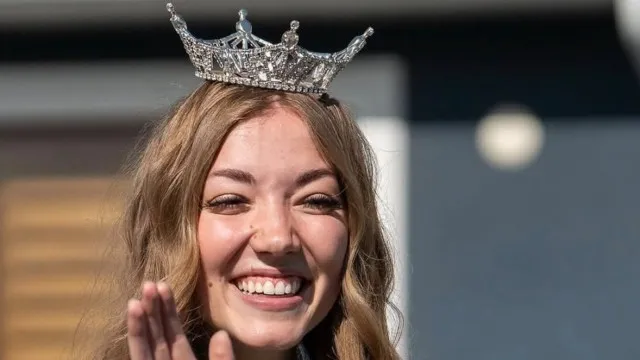 
                    Ex-miss e jornalista morre aos 21 anos antes de disputar novo concurso
                