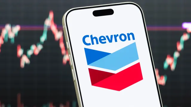 
                    Chevron supera expectativas com produção recorde nos EUA e tem lucro de US$ 12,07 bi
                