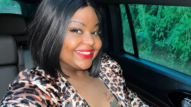 
                    Não chamo minha mãe de mãe e tenho dificuldade de abraçá-la, diz MC Carol
                
