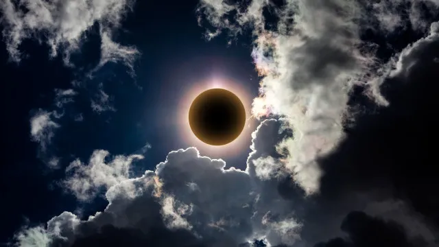 
                    Eclipse de agosto promete virada poderosa para cinco signos
                