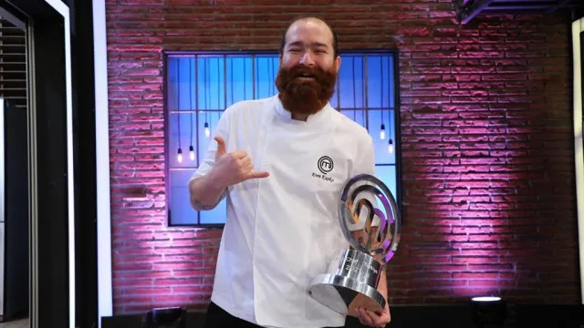 
                    Vencedor do MasterChef Turquia é encontrado morto em casa aos 37 anos
                