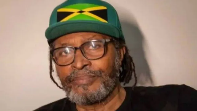 
                    Edson Gomes é internado na UTI após passar mal depois de show na Bahia
                