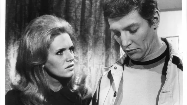 
                    Morre Scott Hylands, ator da série 'Night Heat' e 'Terremoto', aos 83 anos
                