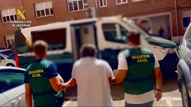 
                    Suspeito diz ter usado série “Dexter” para esquartejar amigo na Espanha
                