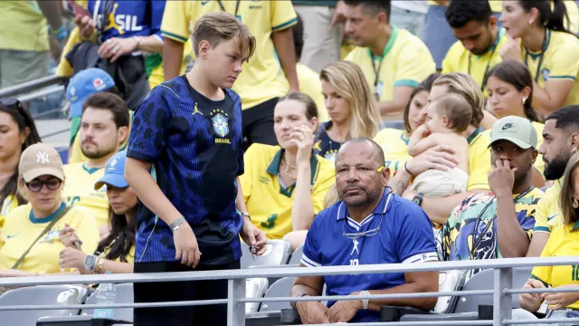 
                    Filho de Neymar, Davi Lucca atribui educação à mãe, Carol Dantas
                