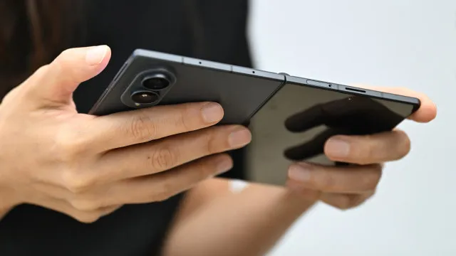 
                    Samsung atualiza dobráveis e estreia novo formato no Brasil, e preços vão até R$ 19 mil
                