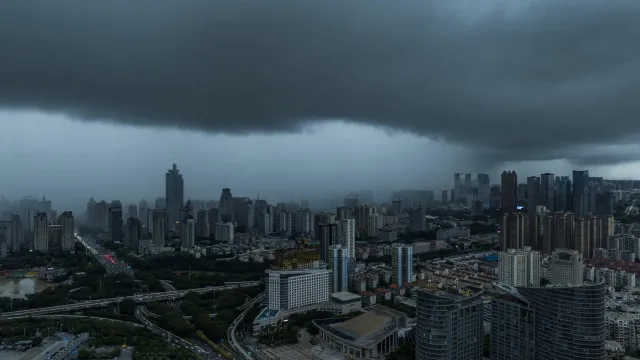
                    Ciclone-bomba pode se formar nesta sexta; Sudeste terá maior risco
                