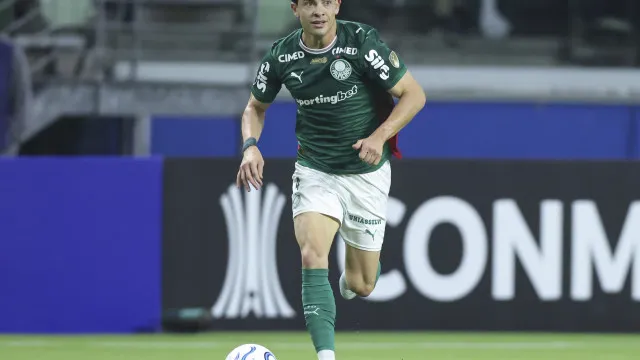 R$508M: Titular do Palmeiras recebe oferta para deixar o clube