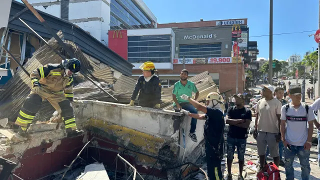 
                    Sobe para 132 o número de mortos após terremoto de 7,4 na Colômbia
                