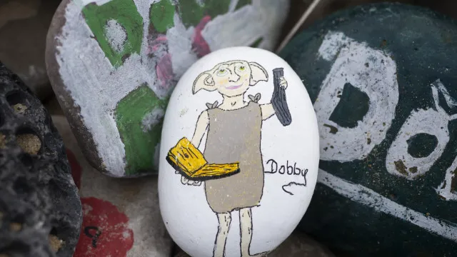 
                    Fãs de 'Harry Potter' fazem empresa desistir de obra sobre túmulo do elfo Dobby
                