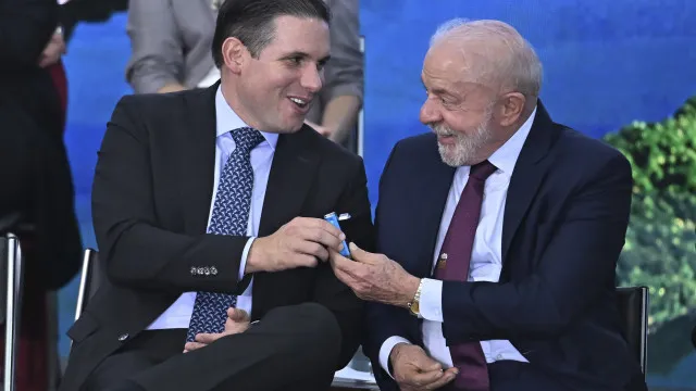 
                    Motta declara apoio a Lula após seu partido rejeitar coligação com Flávio Bolsonaro
                