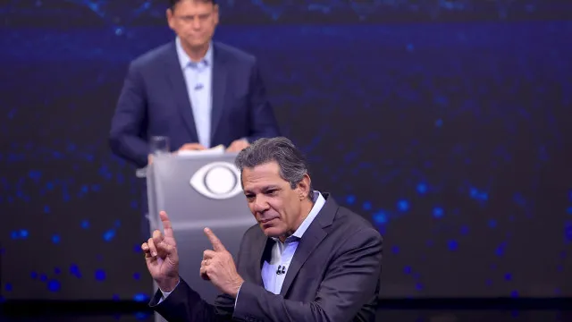 
                    Há crise de sarampo porque a turma do Tarcísio fala mal de vacina nas redes, diz Haddad
                