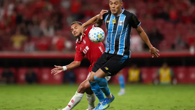 
                    Inter e Grêmio empatam em clássico com 43 faltas e polêmica de arbitragem
                