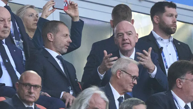 
                    UEFA, Concacaf e AFC se unem contra Infantino e ameaçam romper com a Fifa
                
