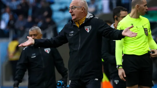 
                    Dorival aponta atuação 'confiável' do São Paulo em La Paz e confia na classificação no MorumBis
                