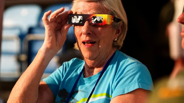 
                    Eclipse solar vira meme e rende piadas nas redes sociais; veja
                